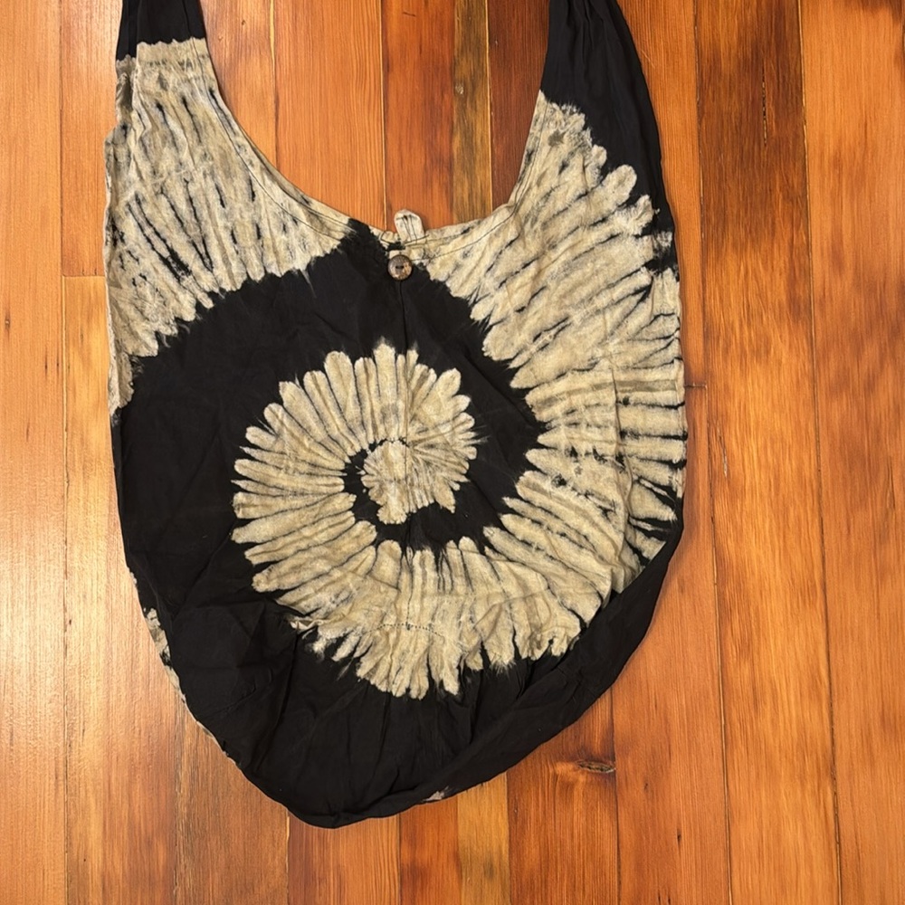 SOLD Stylish Black and Cream Women's Bag - Picture 2 of 7